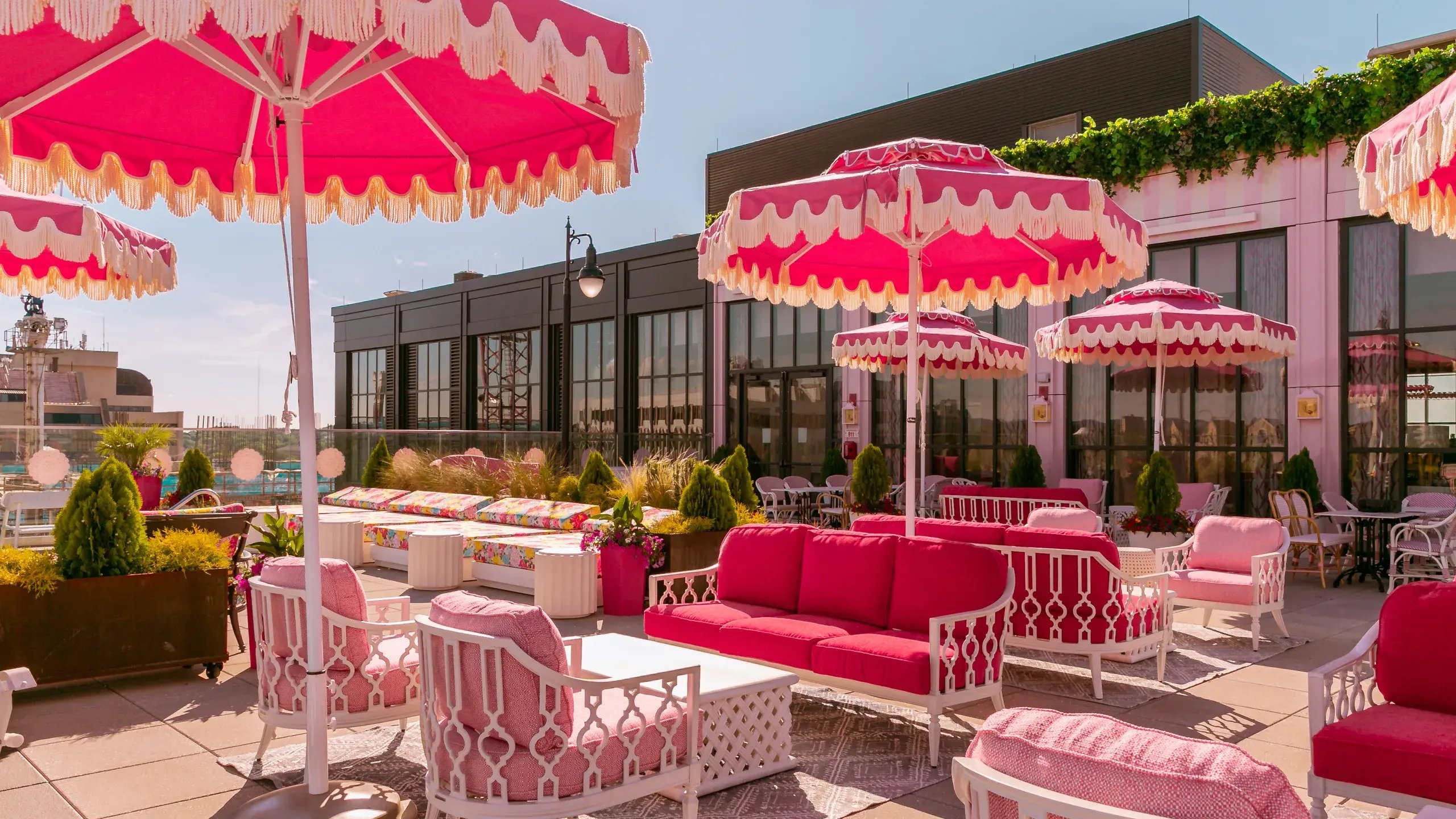 Graduate Nashville © Steve Freihon_CommercialPhotography_DigitalLove_Nashville_GraduateHotel_WhiteLimousine-15 (1)