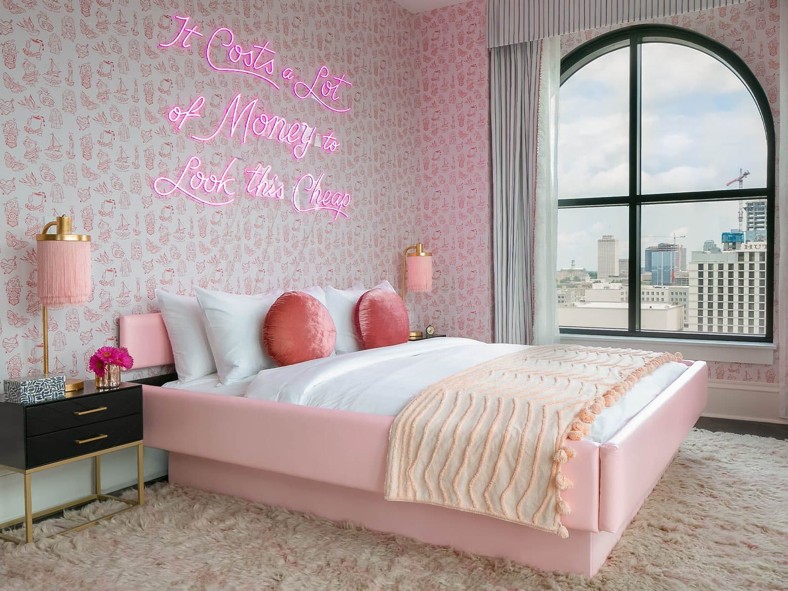 graduate-pink-room
